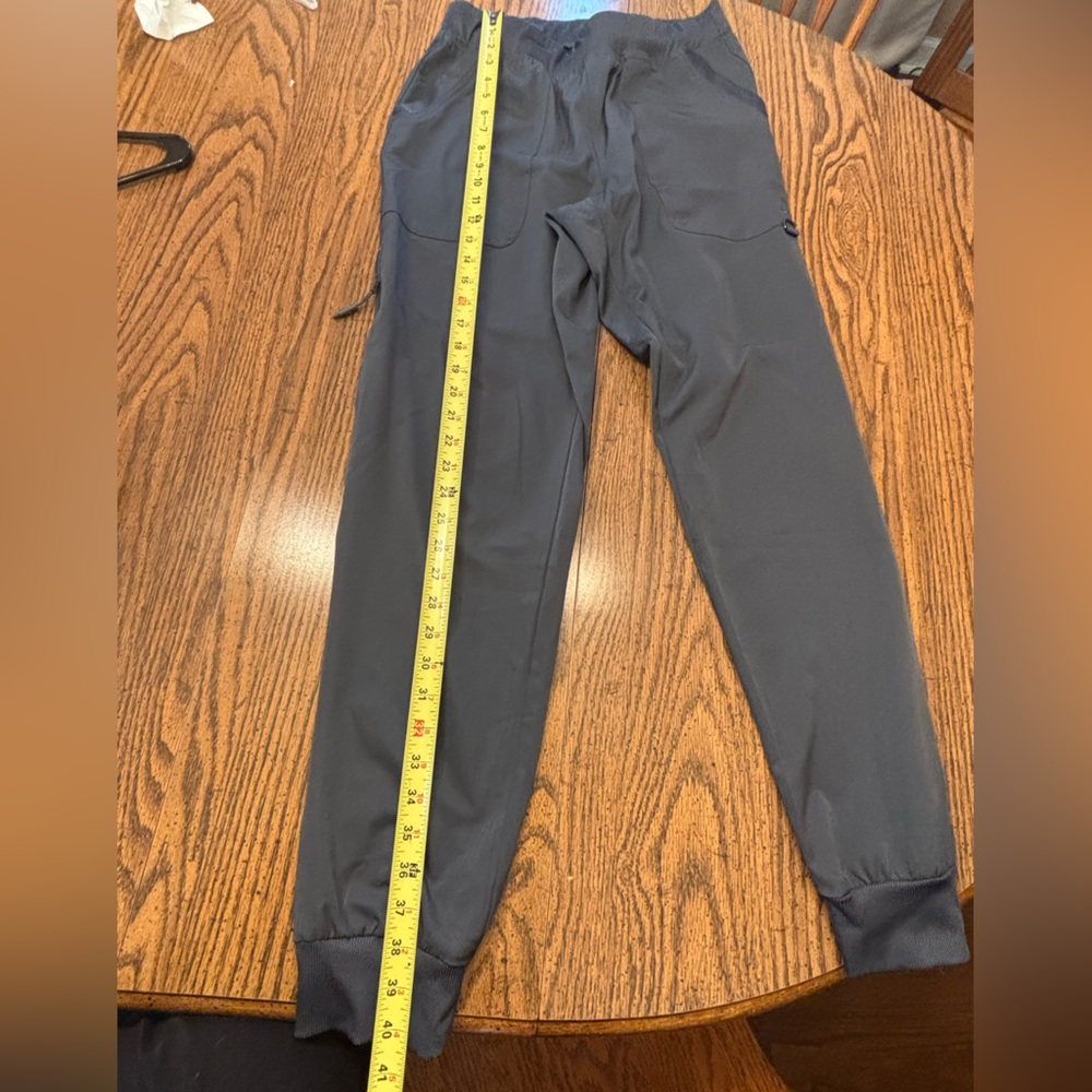 Ava Therese Women’s medium tall jogger scrubs - Picture 8 of 11